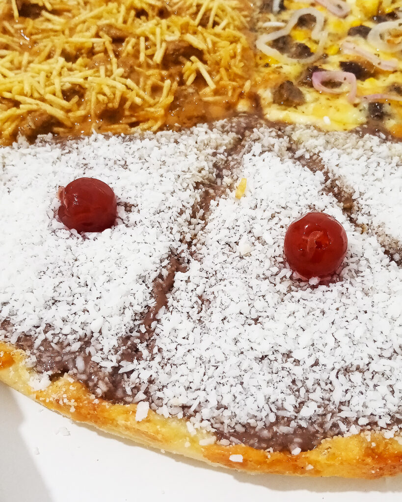 🍕 #pizza de #nutella com M&M's, alguns vão dizer que 😍 e outros 🤤.