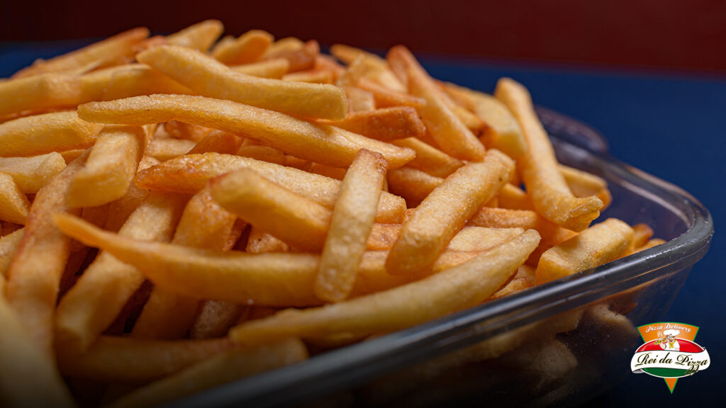 Hoje é dia de #petiscos, peça #batatafrita 🍟 do #reidapizzaczs