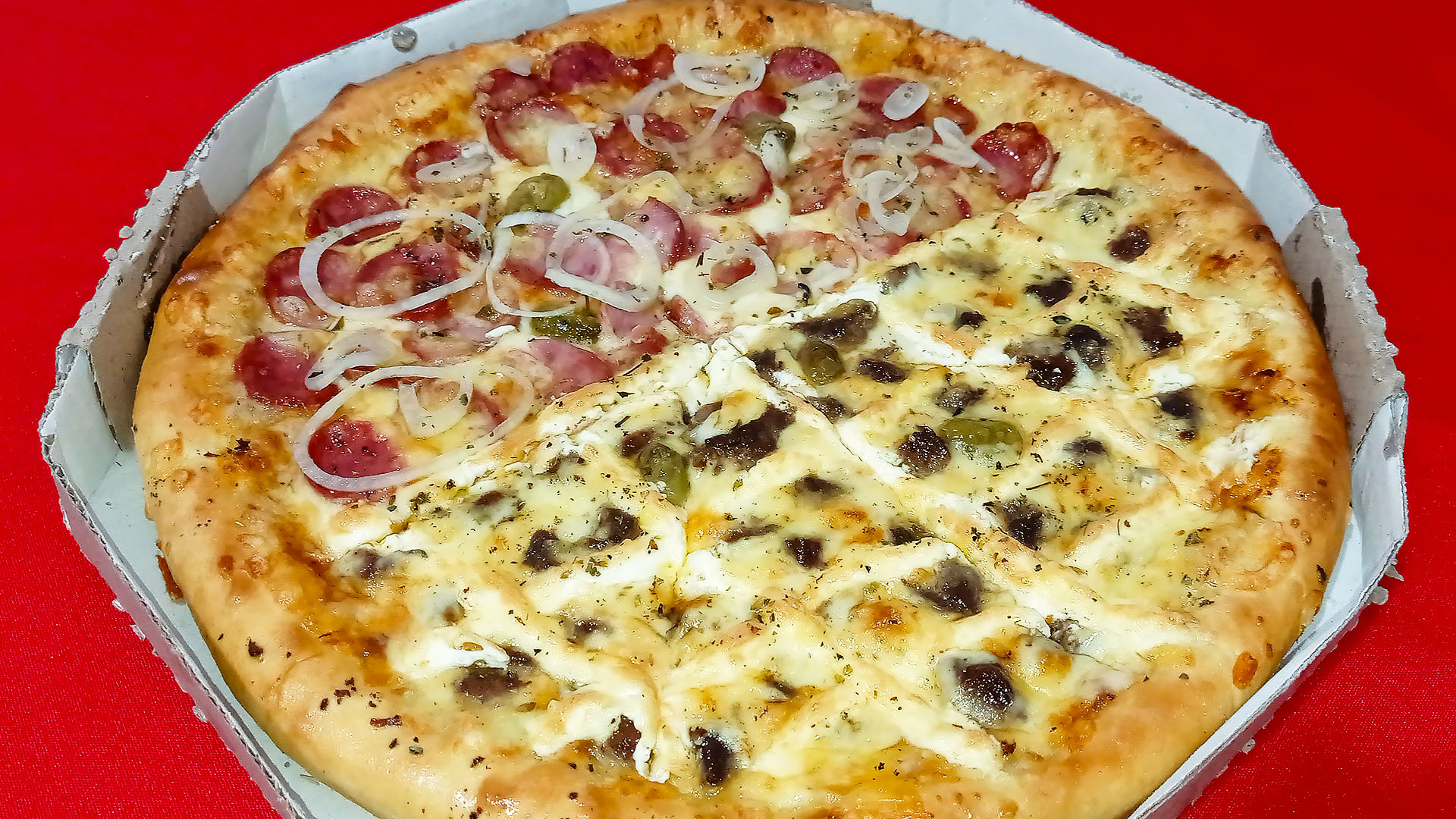Pensando em #Pizza 🍕 hoje? Meia #calabresa e meia #filécomcatupiry da #reidapizzaczs