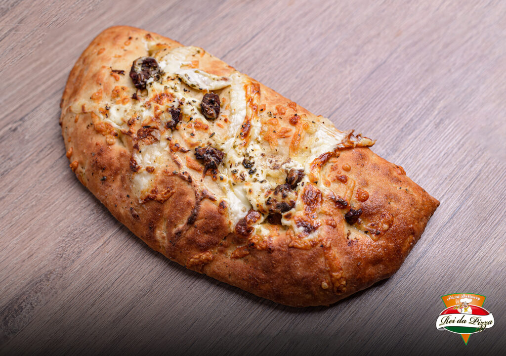Um #calzone 🥟 hoje para variar, acesse o app #reidapizzaczs escolha o sabor e faça o pedido