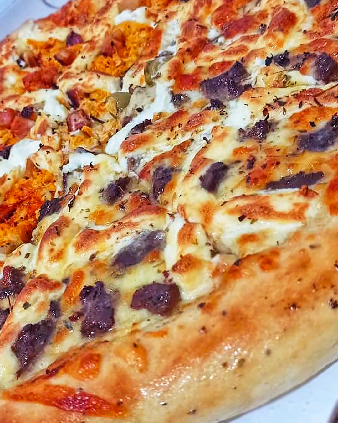 #pizza 🍕 de #filécomcatupiry com borda recheada da #reidapizzaczs