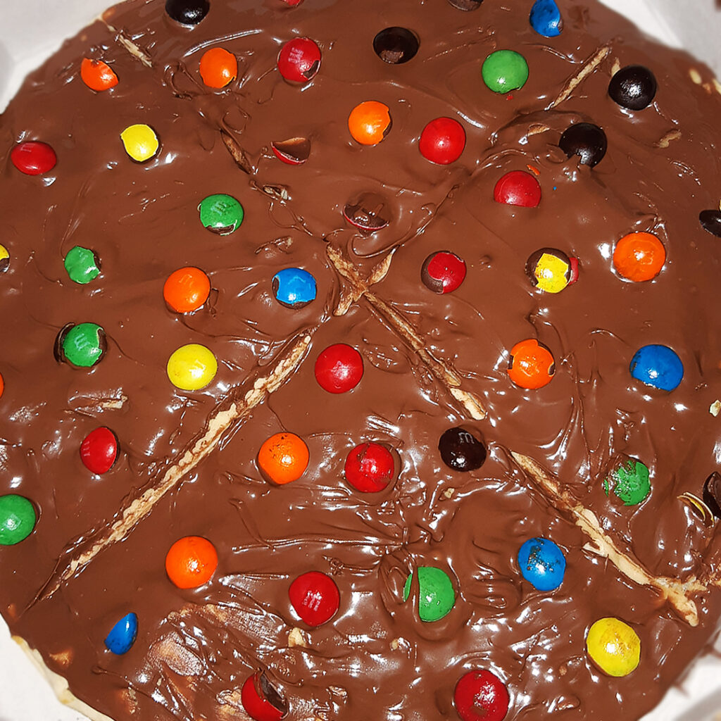 #pizza 🍕 de #nutella com M&M's da #reidapizzaczs