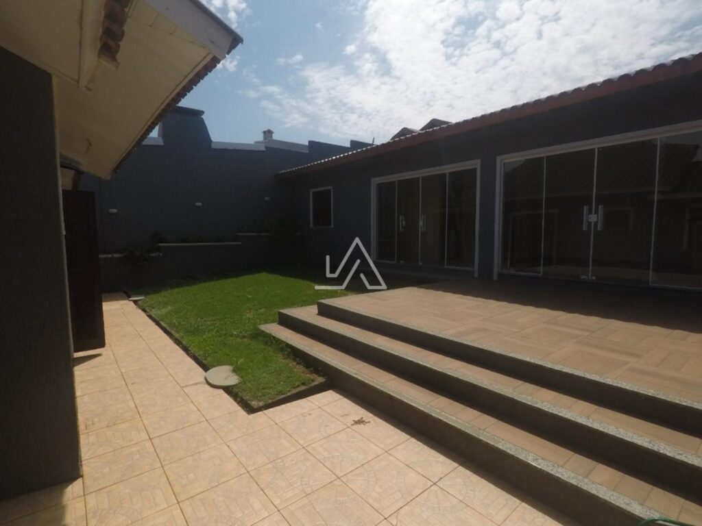 ☀️ Excelente casa a venda, com ótima posição solar ⤵️.