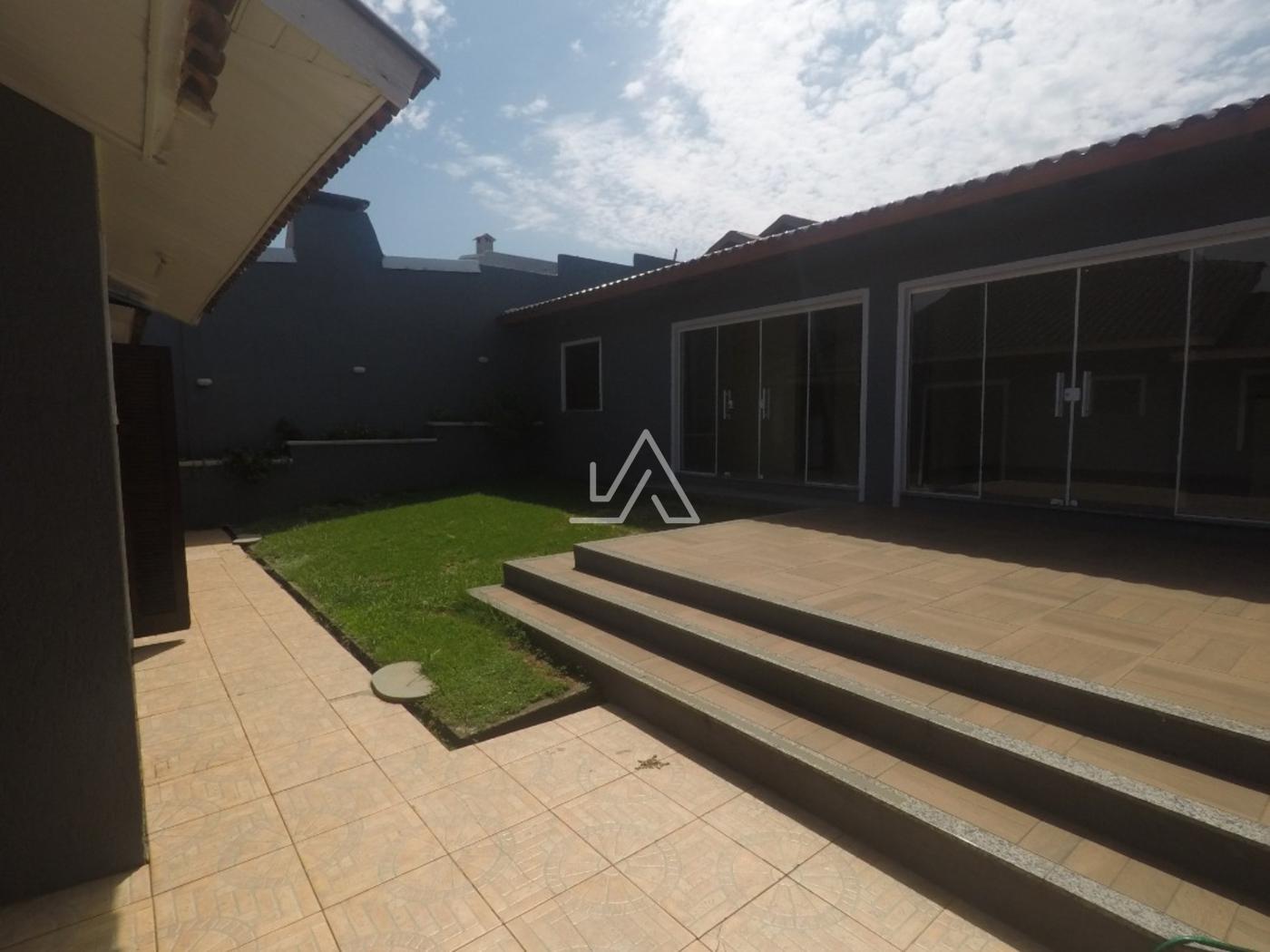 ☀️ Excelente casa a venda, com ótima posição solar ⤵️.